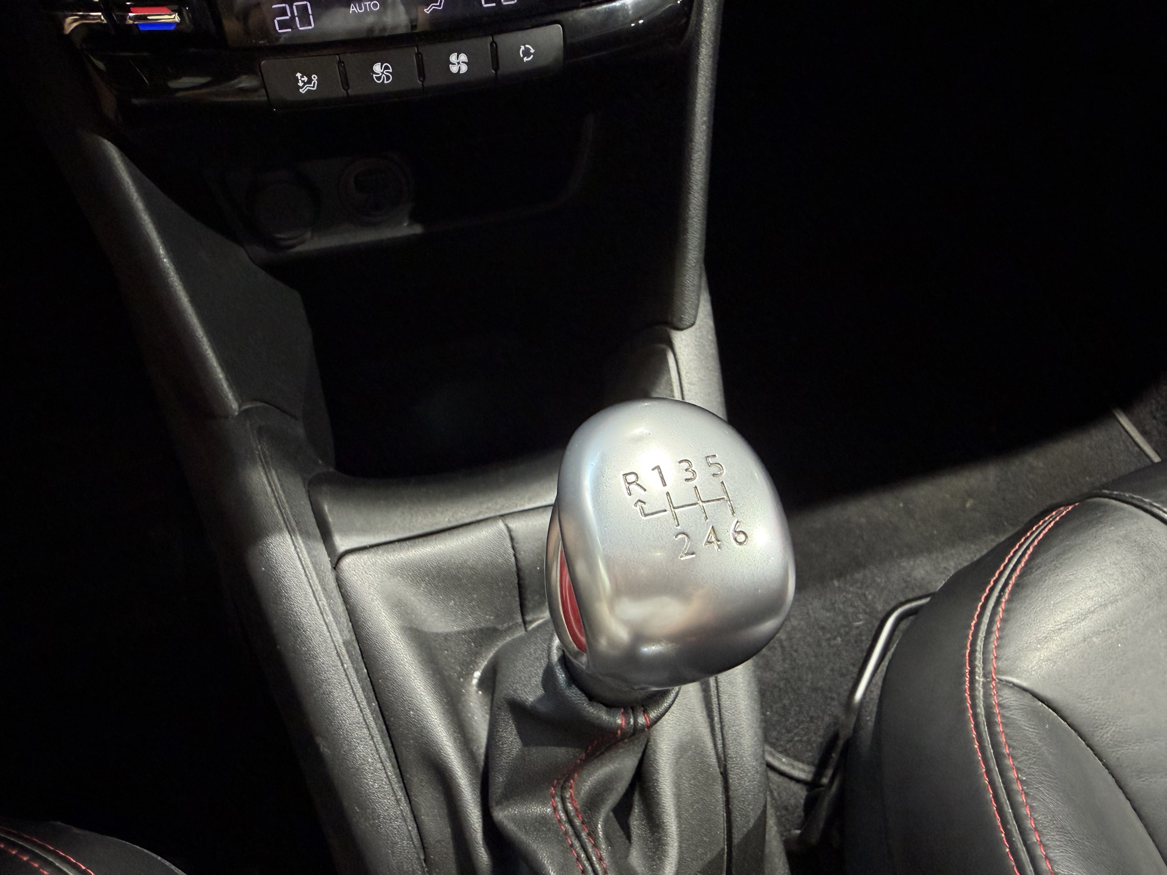 Peugeot 208 - imagen